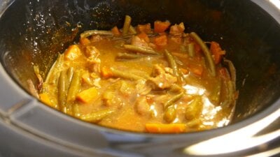 Jamaicaanse curry met kip en diverse groente uit de slowcooker