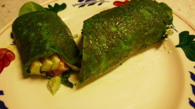 Makkelijke Maandag Ei-Wrap met avocado, spinazie en zalm