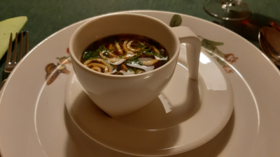 Runderconsommé met flensjes