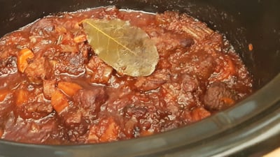 Italiaanse rundvleesstoofpot met rode wijn en groenten