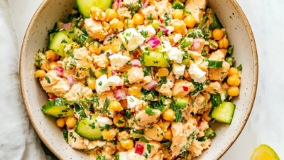 Tonijnsalade met citroen, kikkererwten en tahini dressing