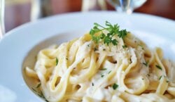 Fettuccine Alfredo