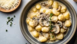 Gnocchi met romige champignonsaus