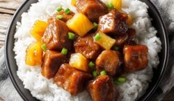 Heerlijke stukjes teriyaki varkenshaas met ananas uit de Slowcooker
