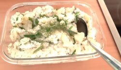 Mijn favoriete Duitse aardappelsalade met groene kruiden