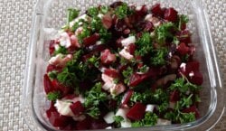Lauwwarme bietensalade met spekreepjes, appel en feta
