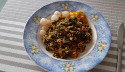 Stamppot boerenkool met zoete aardappel, spekjes en gebakken uien