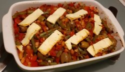 Griekse bonenschotel  met feta
