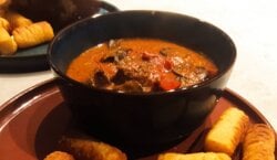 Heerlijk draadjesvlees in tomatensaus - slowcooker
