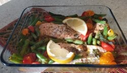 Ovenschotel met zalm, cherrytomaatjes en sperziebonen