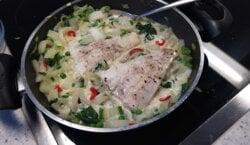 Pittige Paksoi met Tuinerwtjes en Kabeljauw