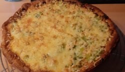 Quiche met prei, gerookte zalm en kaas