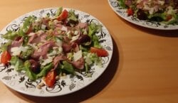Carpaccio van rosbief met pestodressing