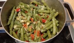 Italiaanse sperziebonen met paprika, knoflook en ui