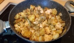 Witlof met krieltjes en zalm uit de wok