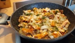 Witlof met zalmfilet uit de wok